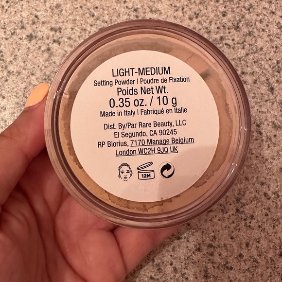 rare beauty | always an optimist setting powder - light medium - Picture 3 of 4